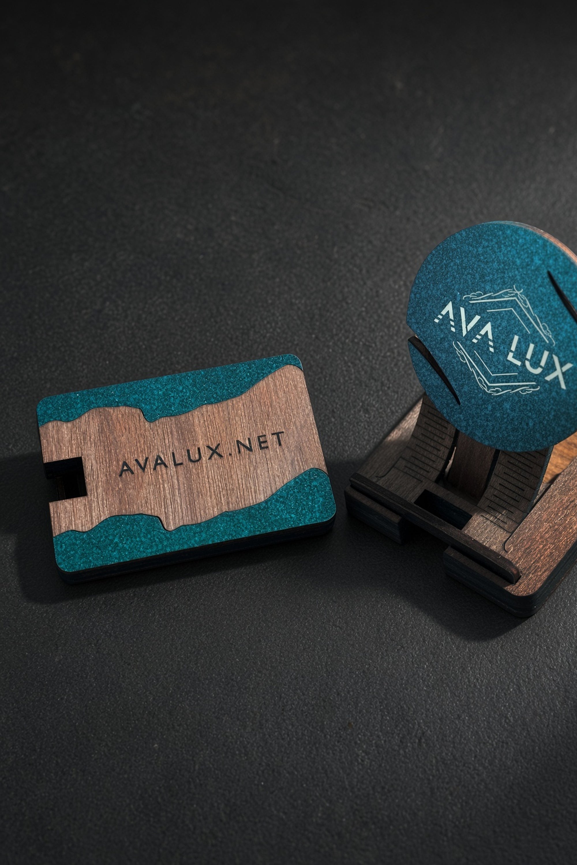 Pocketstand Aurora — Business card and phone stand